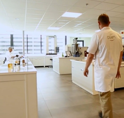 An Oenological Centre at the heart of the R&D department within the Diam Bouchage company. 